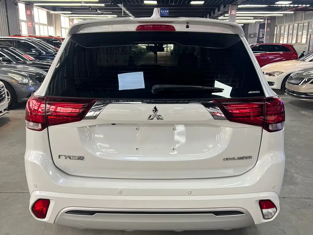 Outlander 2.4 L 4 WD Enjoyment 7-seat