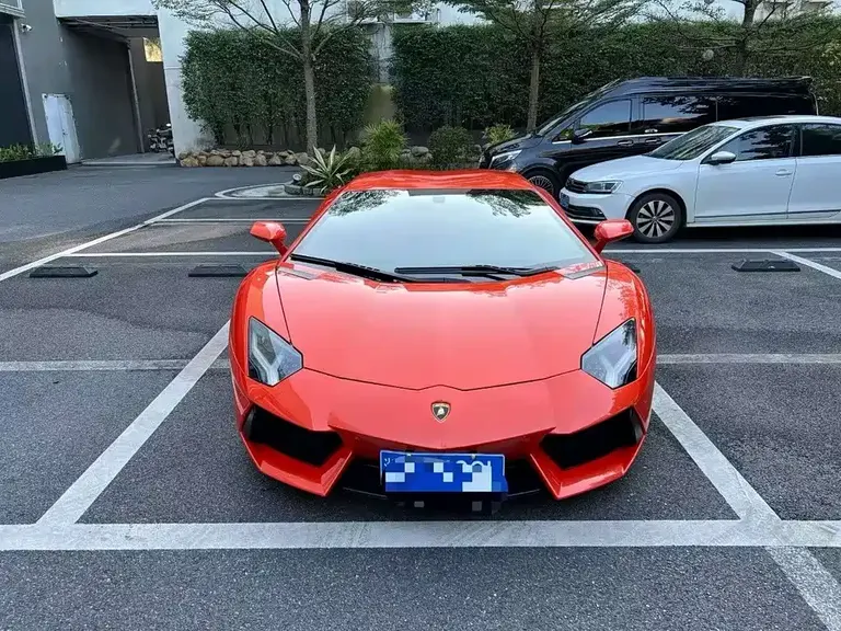Lamborghini Aventador LP 700-4