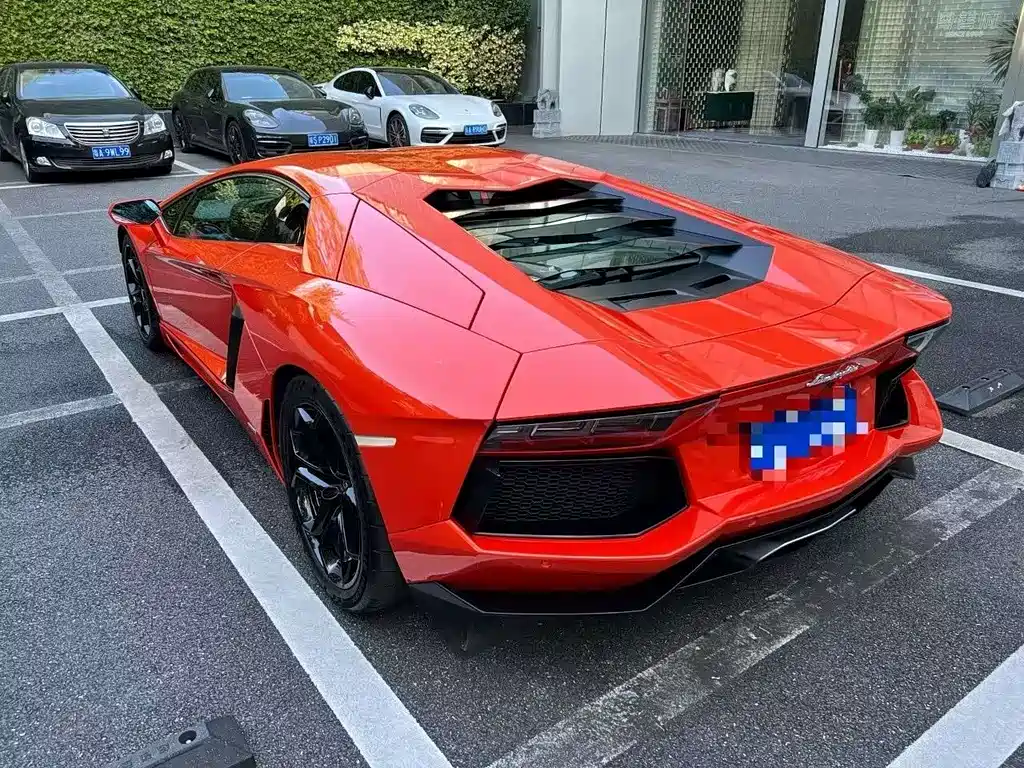 Aventador LP 700-4