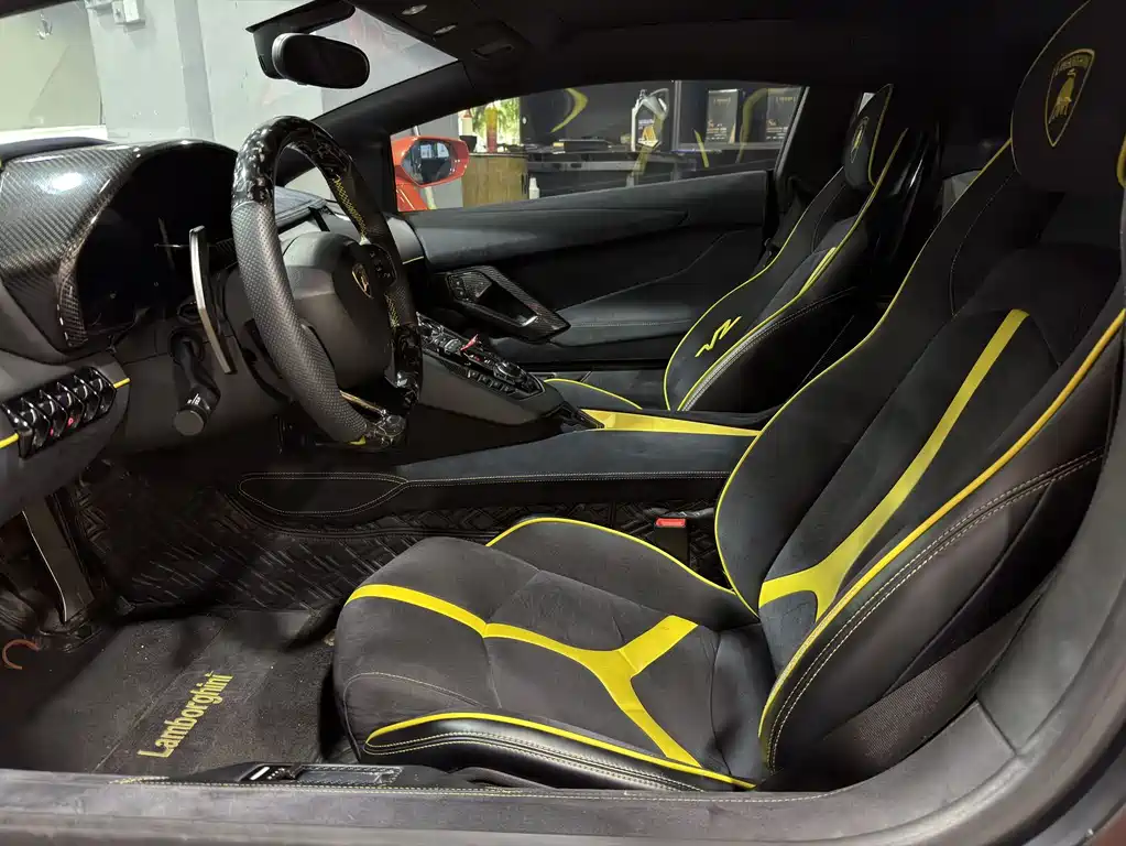 Aventador LP 700-4