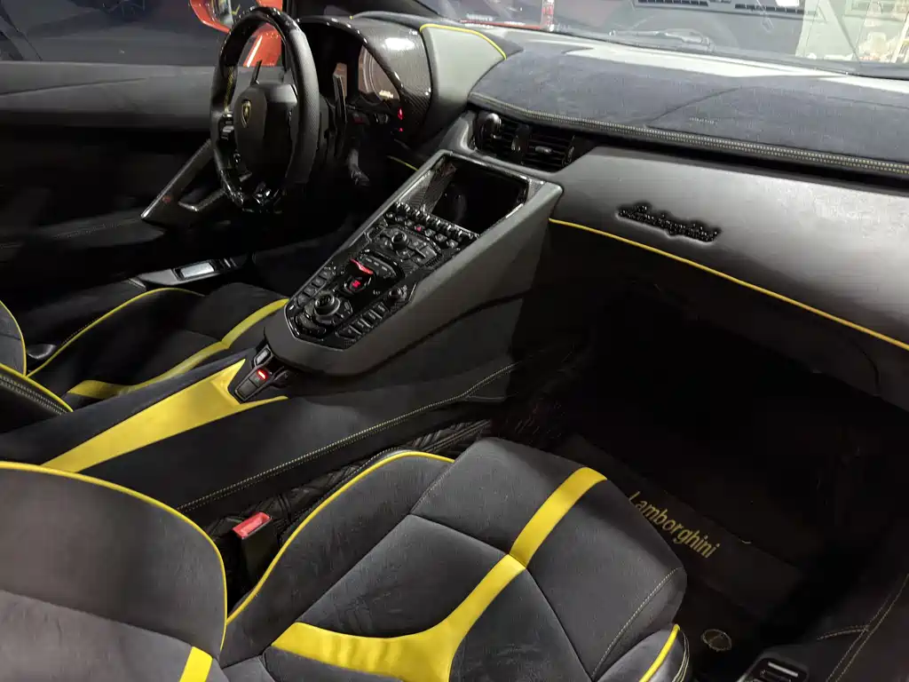 Aventador LP 700-4