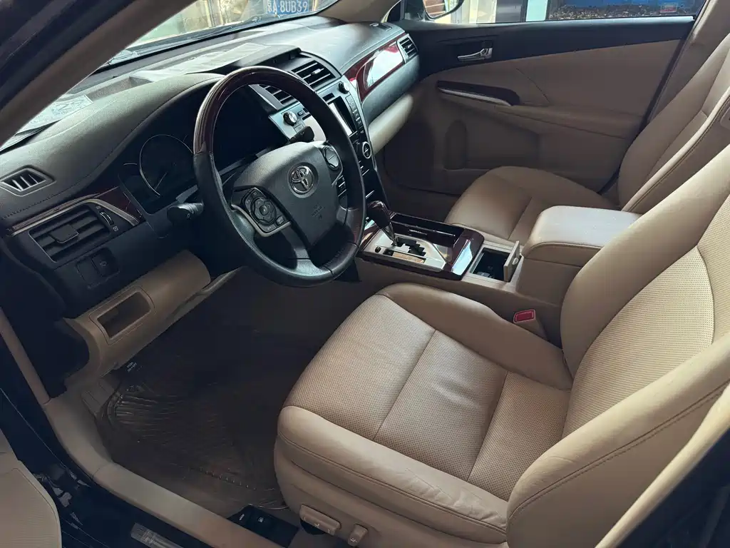 Camry 2.0 G Luxury Navigation