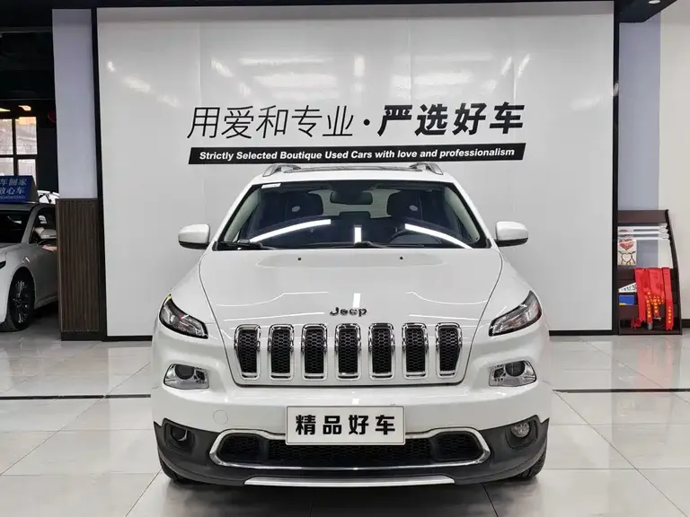 Jeep Cherokee 2.4 L Leading