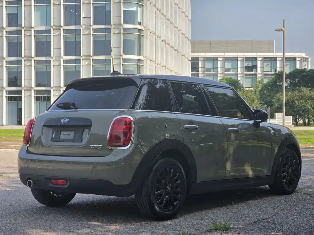 MINI 1.5 T COOPER Classic 5-door