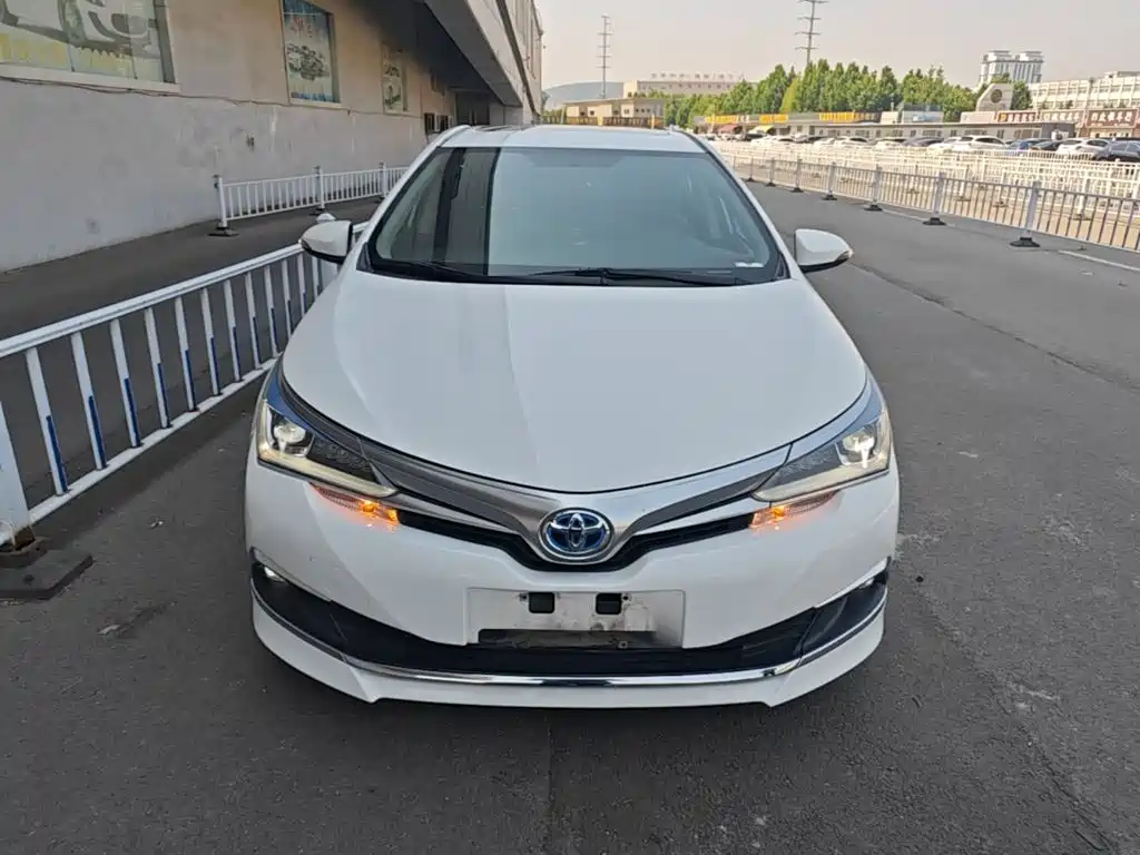Corolla Facelift Dual Engine 1.8 L E-CVT Leading
