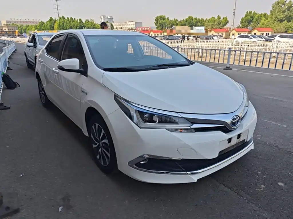 Corolla Facelift Dual Engine 1.8 L E-CVT Leading