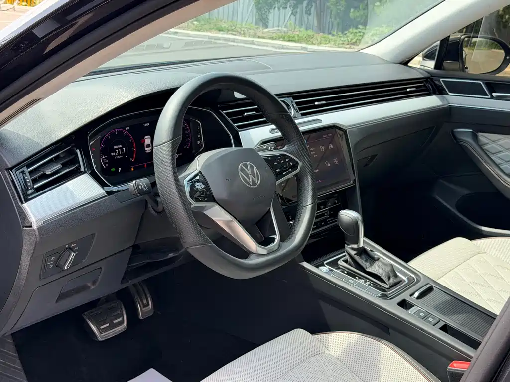 Magotan 200 10 K Commemorative 330 TSI DSG Luxury