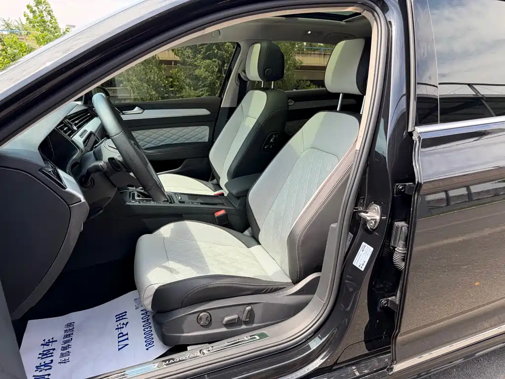 Magotan 200 10 K Commemorative 330 TSI DSG Luxury