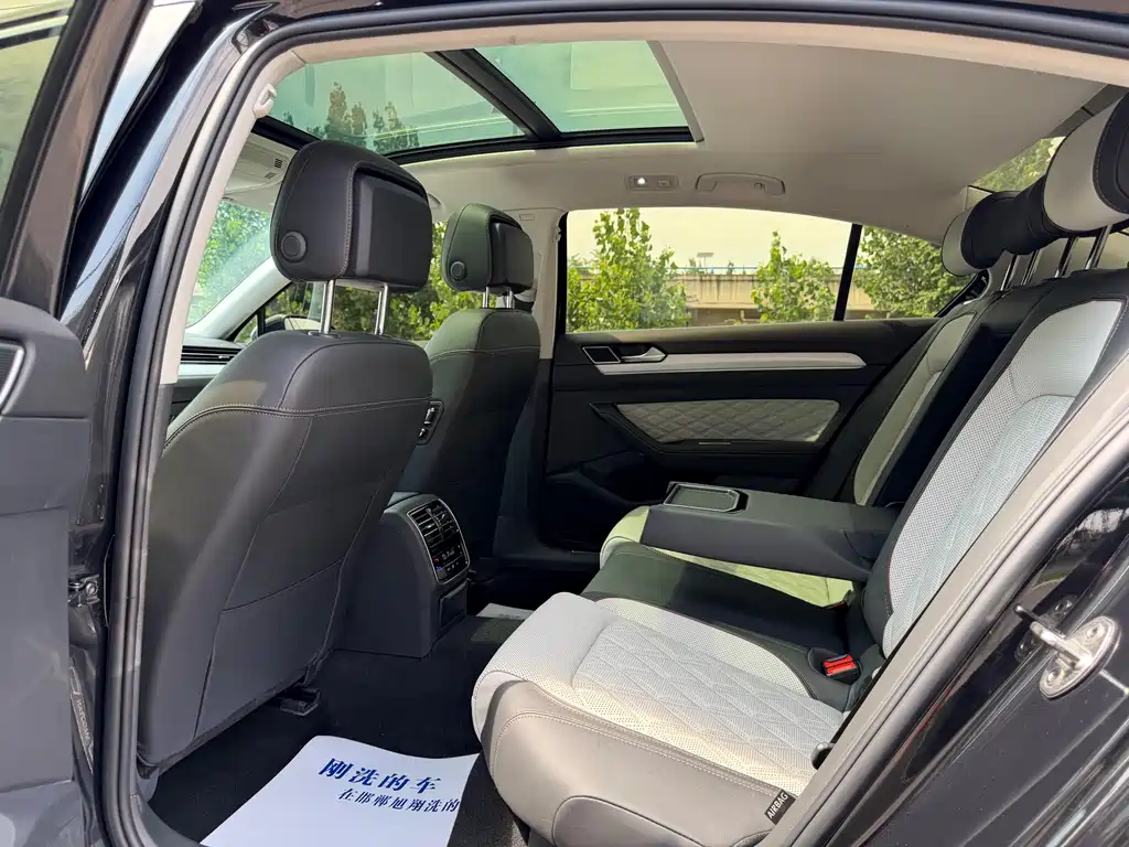 Magotan 200 10 K Commemorative 330 TSI DSG Luxury