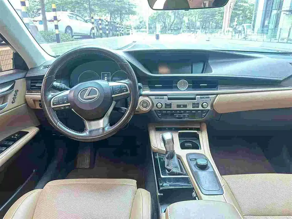 Lexus ES 250 Elegant