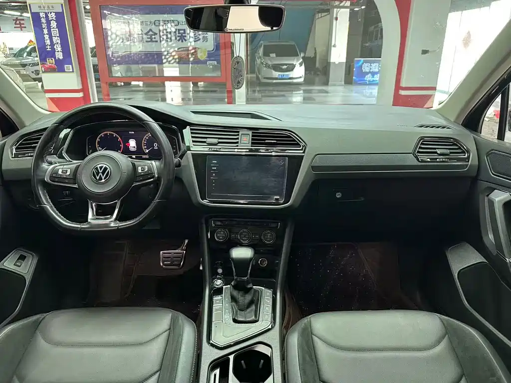 Tiguan L 330 TSI Auto 2 WD R-Line Premium