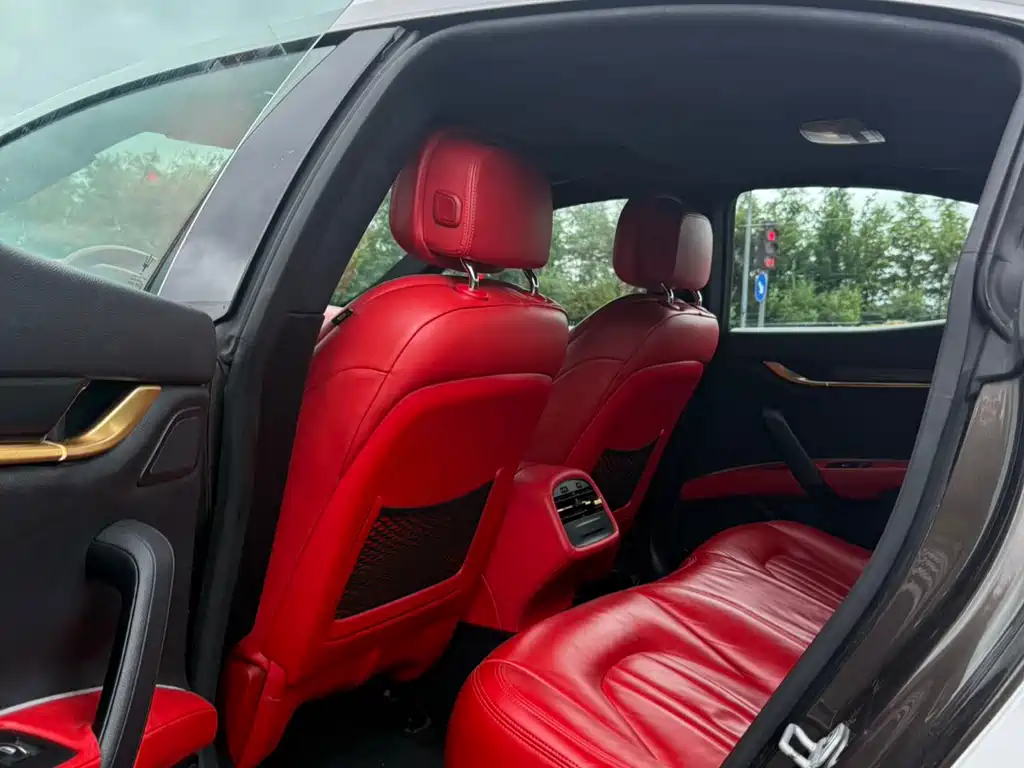 Ghibli 3.0 T Standard