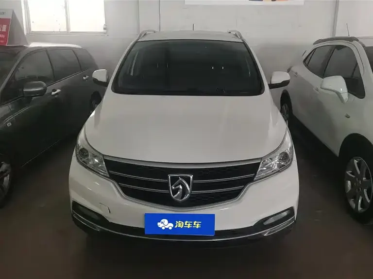 Baojun 730 1.5 L Manual Fashion 7-seat CN-VI