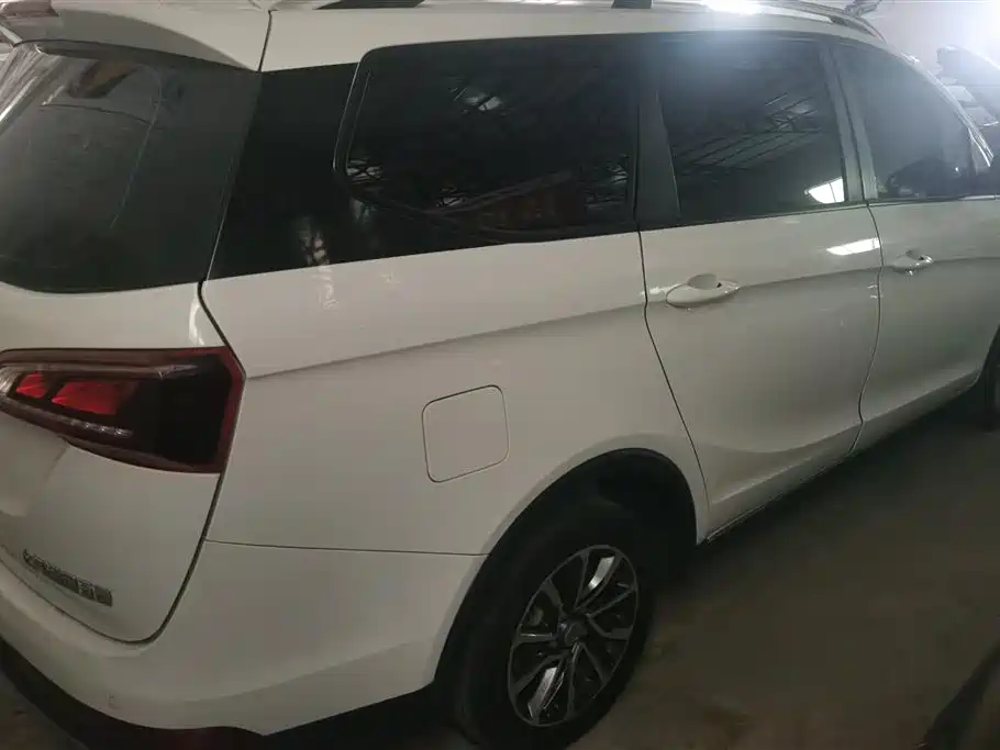Baojun 730 1.5 L Manual Fashion 7-seat CN-VI