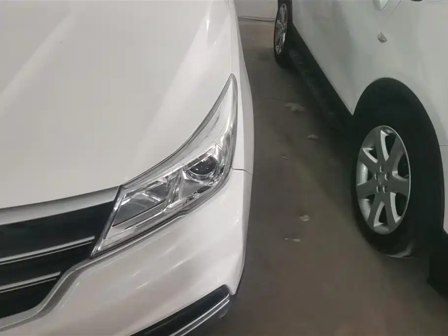 Baojun 730 1.5 L Manual Fashion 7-seat CN-VI
