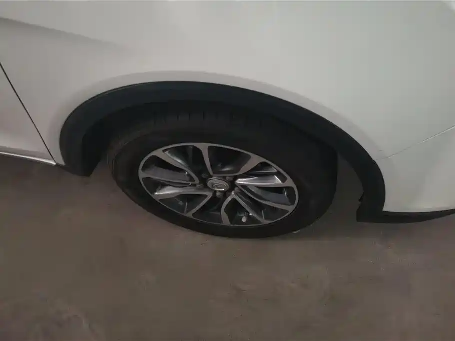 Baojun 730 1.5 L Manual Fashion 7-seat CN-VI
