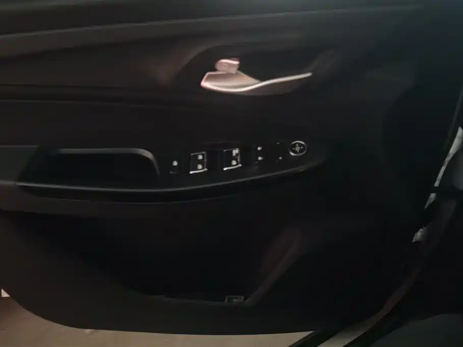 Baojun 730 1.5 L Manual Fashion 7-seat CN-VI