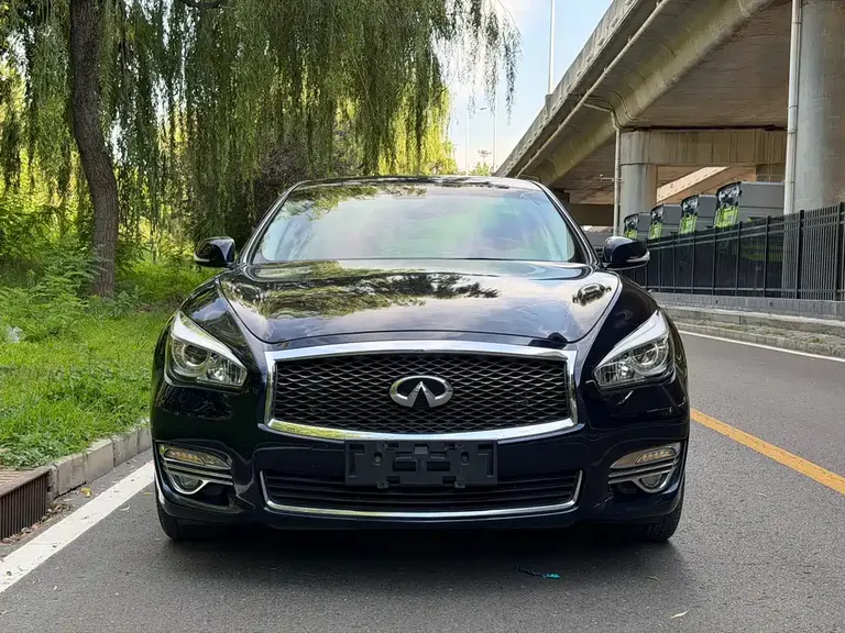 Infiniti Q70 Q70 L 2.5 L Elite