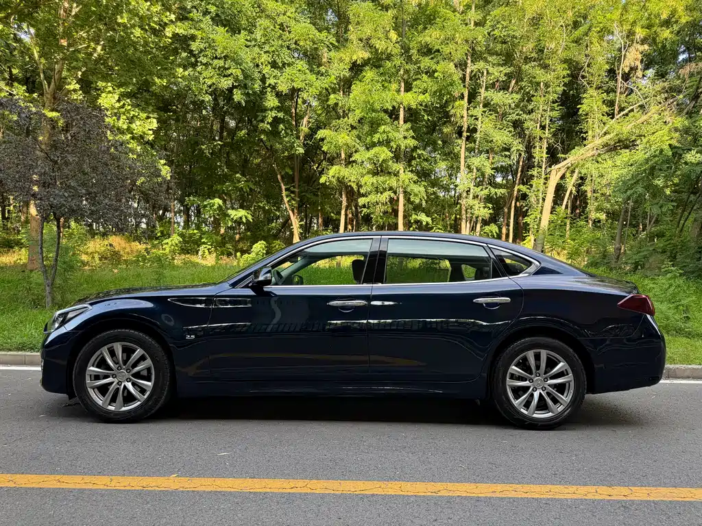 Infiniti Q70 Q70 L 2.5 L Elite