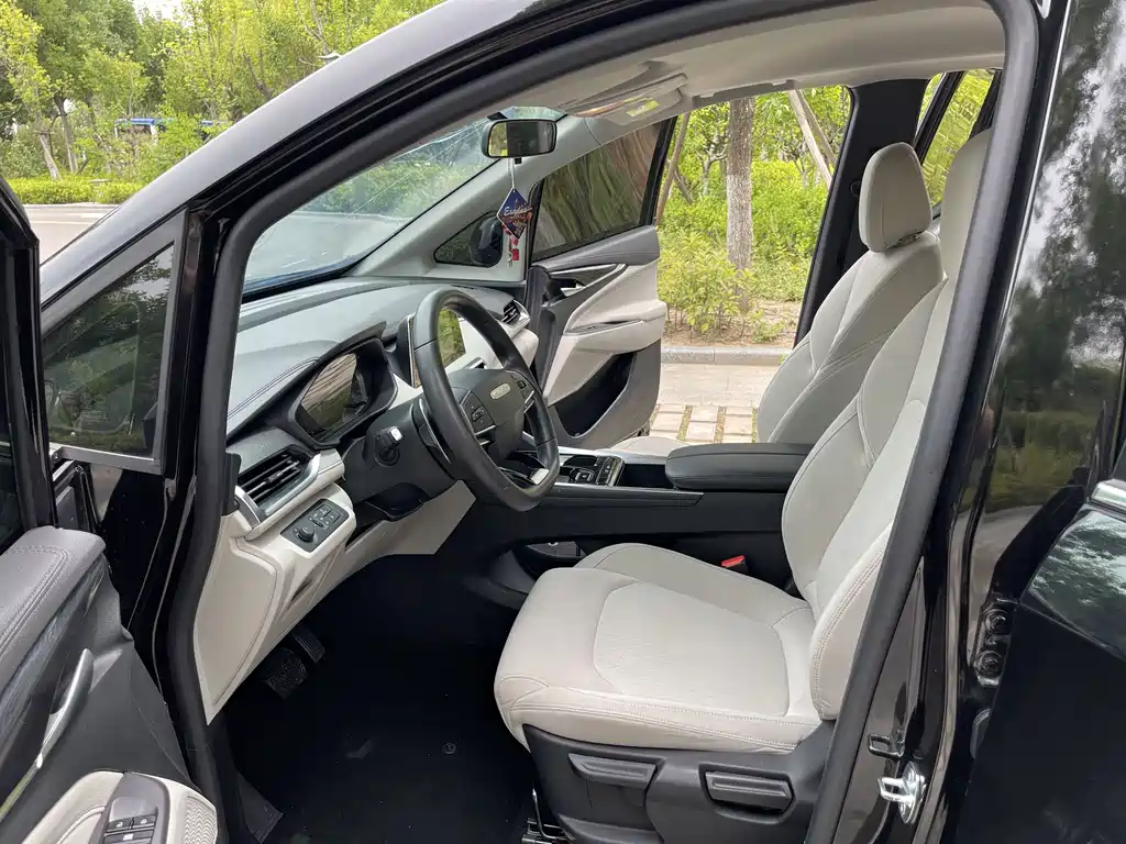 Maxus G50 大通G50 2024款 PLUS 1.5 T 幸福推荐自动荣耀版