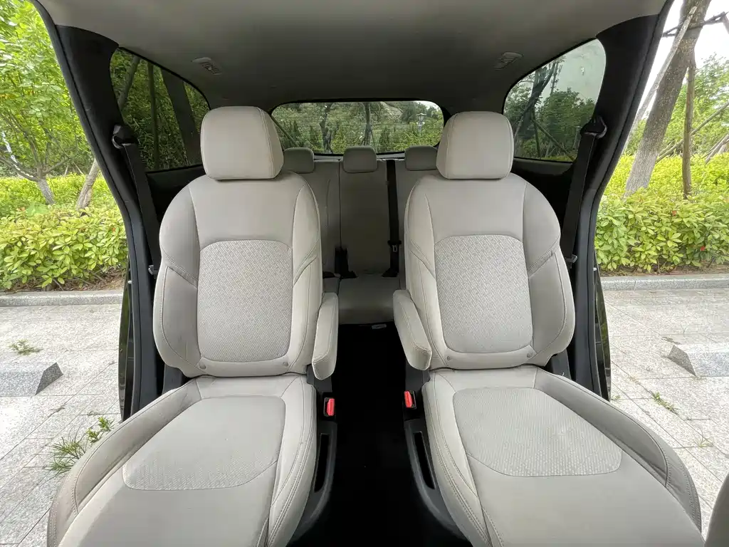 Maxus G50 大通G50 2024款 PLUS 1.5 T 幸福推荐自动荣耀版