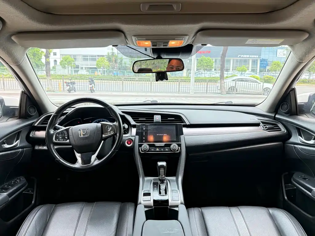 Civic 220 TURBO CVT Honor Shine