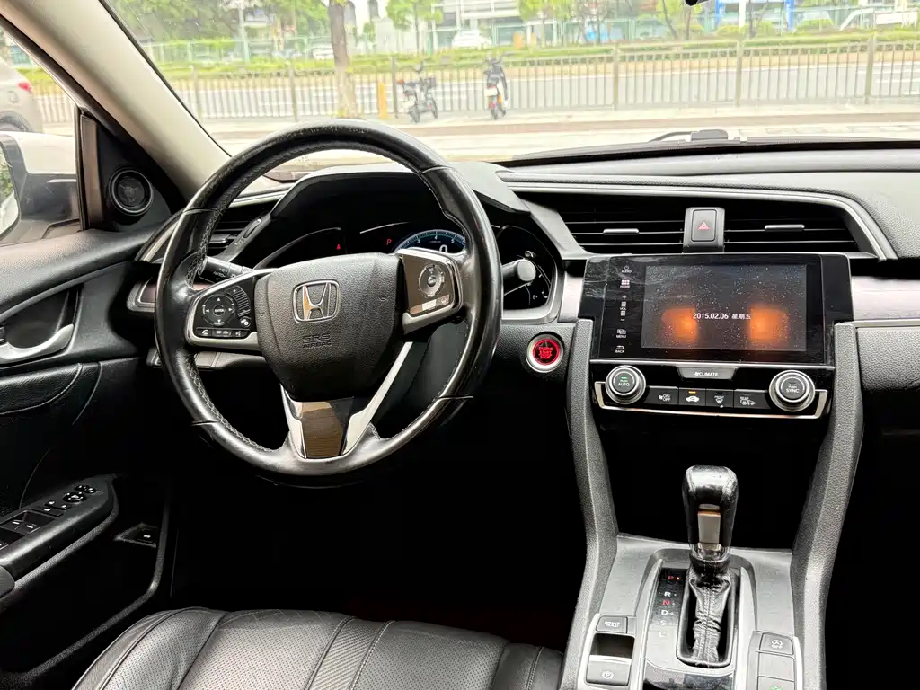 Civic 220 TURBO CVT Honor Shine