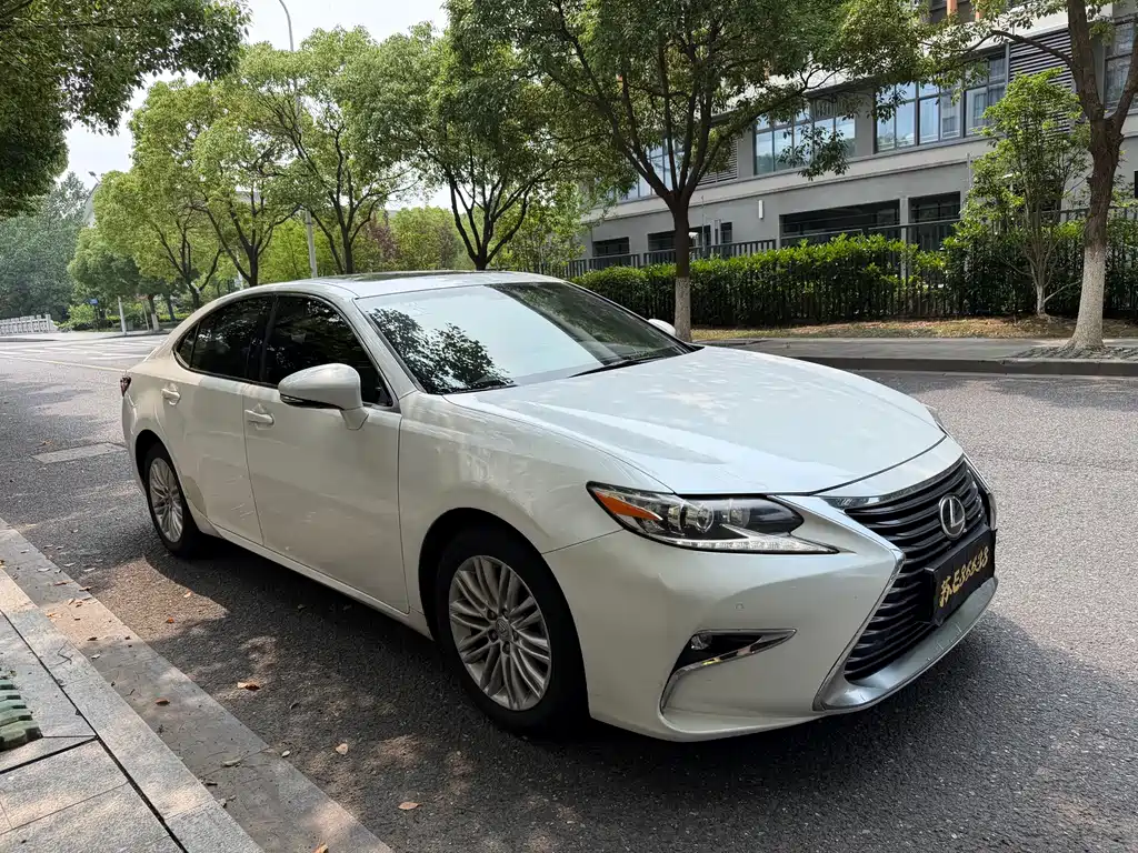 Lexus ES 200 Elite