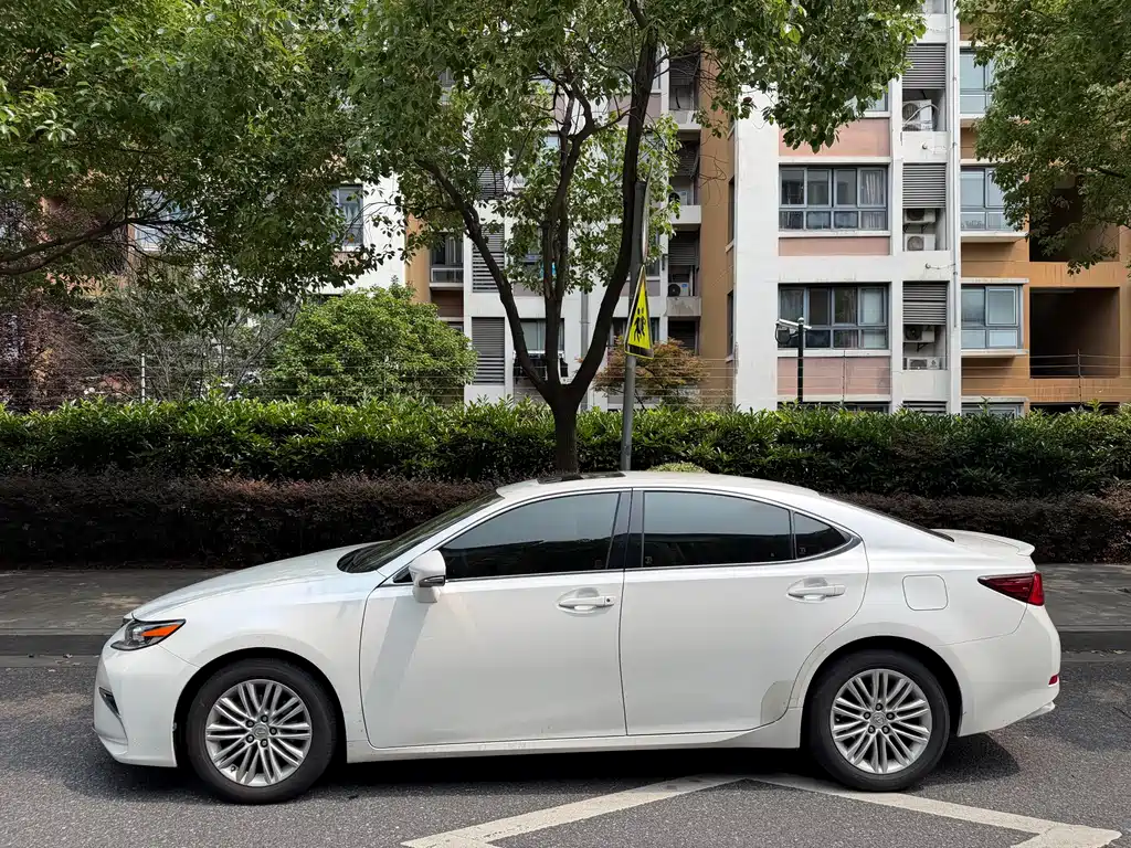 Lexus ES 200 Elite