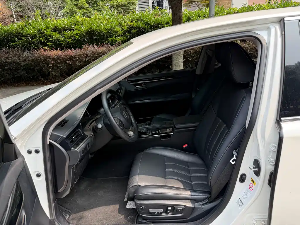 Lexus ES 200 Elite