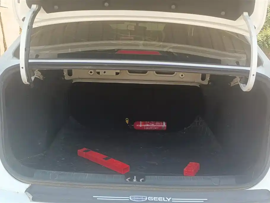 Emgrand 4 th Gen 1.5 L CVT Distinguished