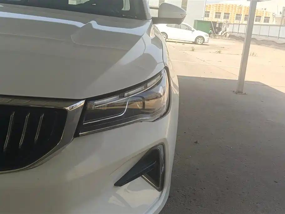 Emgrand 4 th Gen 1.5 L CVT Distinguished
