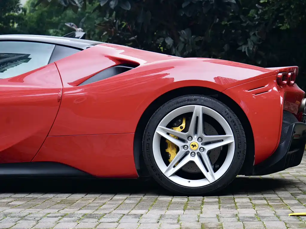 SF90 3.9 T V8 Stradale