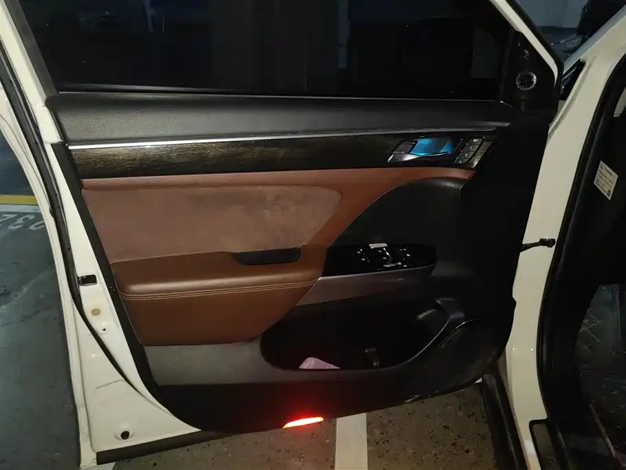 GAC Trumpchi GS8 320 T 2 WD Luxury Connected (7-seat)