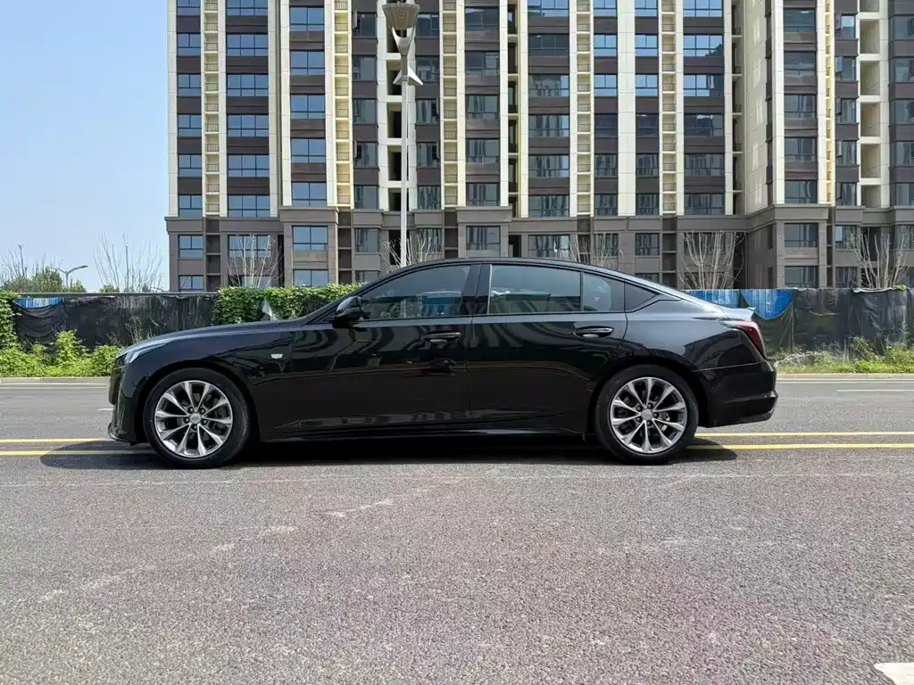 Cadillac CT5 28 T Leading Sport