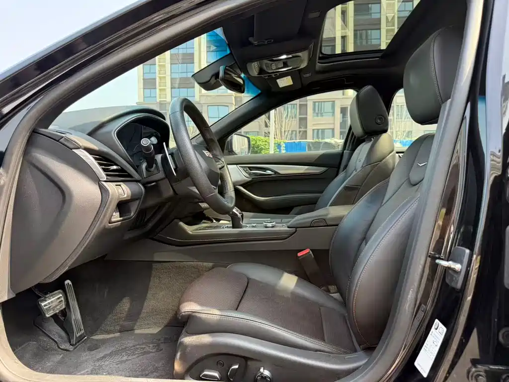 Cadillac CT5 28 T Leading Sport