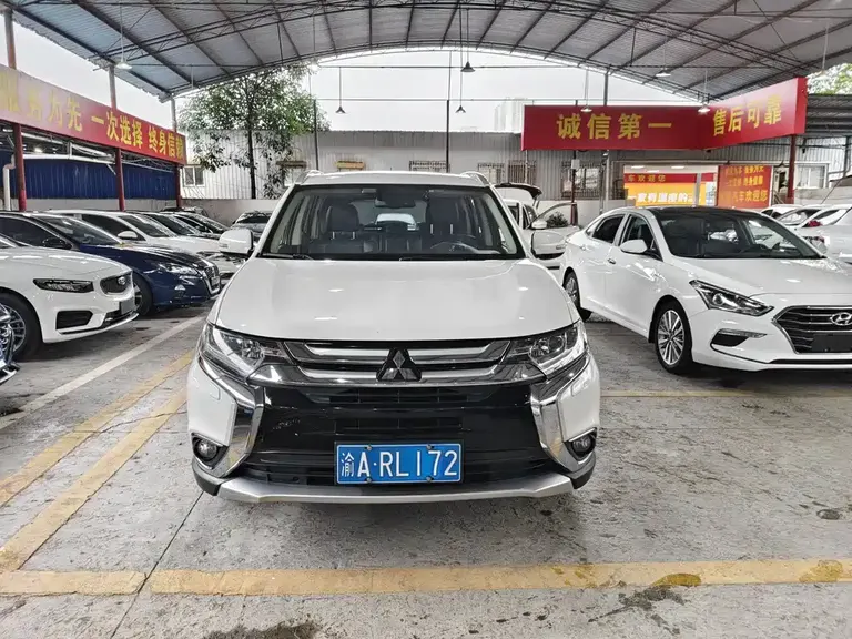 Mitsubishi Outlander (Import) 欧蓝德(进口) 2016款 2.4 L 四驱精英版 7座