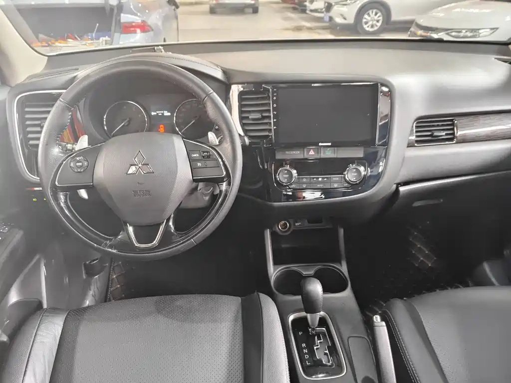 Outlander (Import) 欧蓝德(进口) 2016款 2.4 L 四驱精英版 7座