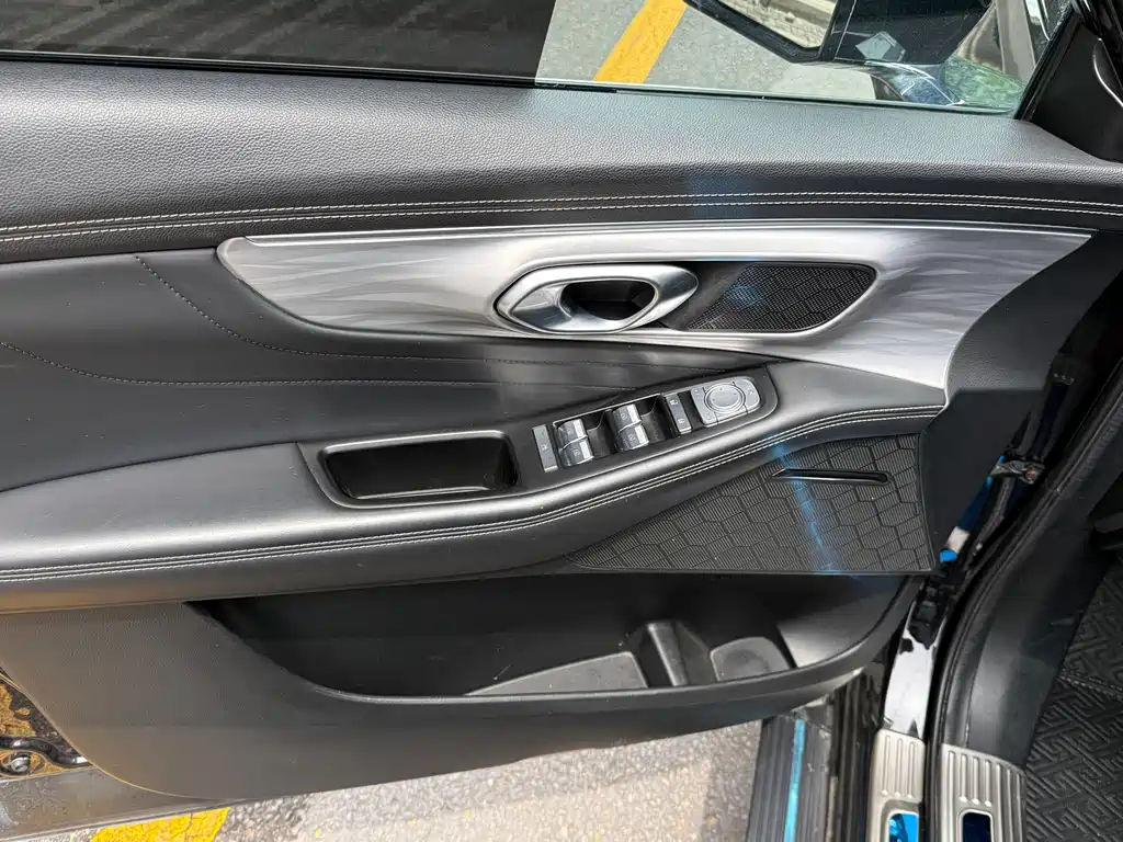 GAC Trumpchi GS8 Navigator Series 2.0 TGDI 2 WD Luxury Connected (7-seat)