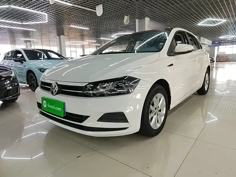 Volkswagen Polo Plus 1.5 L Auto Colorful Tech