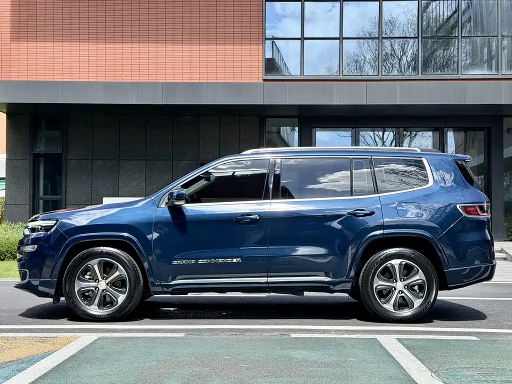 指挥官PHEV 指挥官PHEV 2020款 2.0 T 插电混动进享版