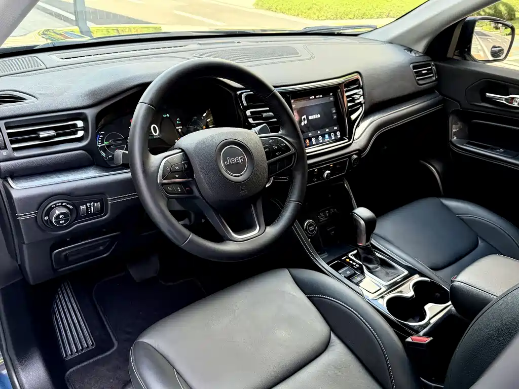 指挥官PHEV 指挥官PHEV 2020款 2.0 T 插电混动进享版