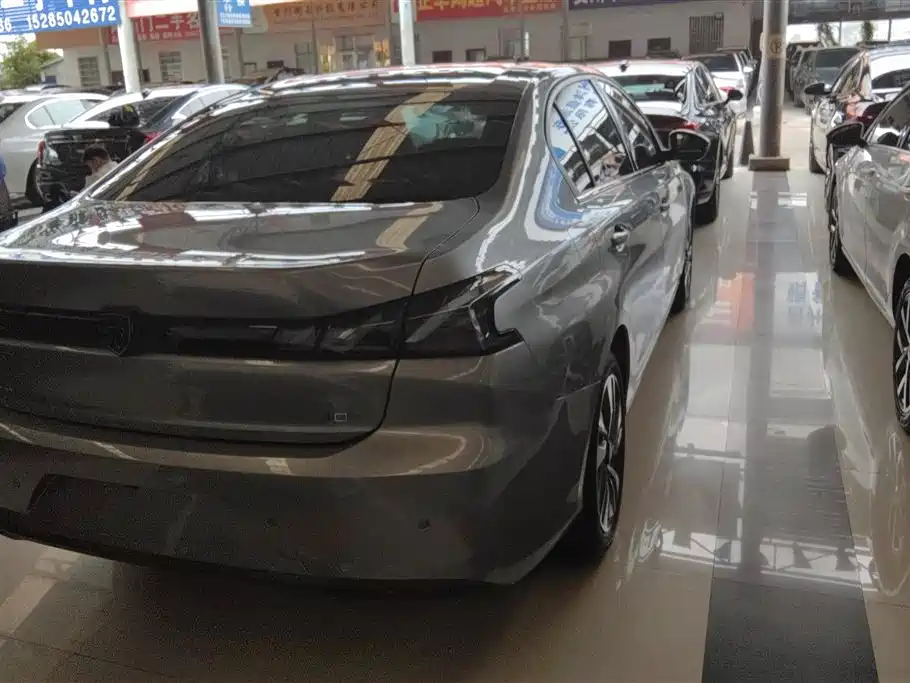 Peugeot 408 360 THP Dragon Latour