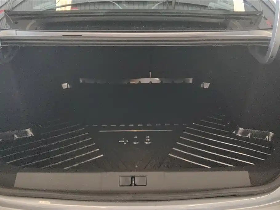 Peugeot 408 360 THP Dragon Latour