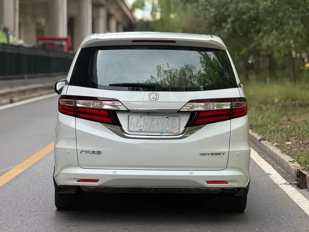 Odyssey 2.4 L Luxury