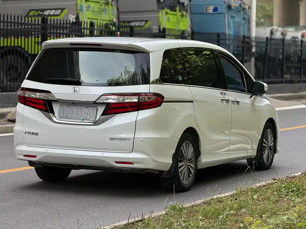 Odyssey 2.4 L Luxury