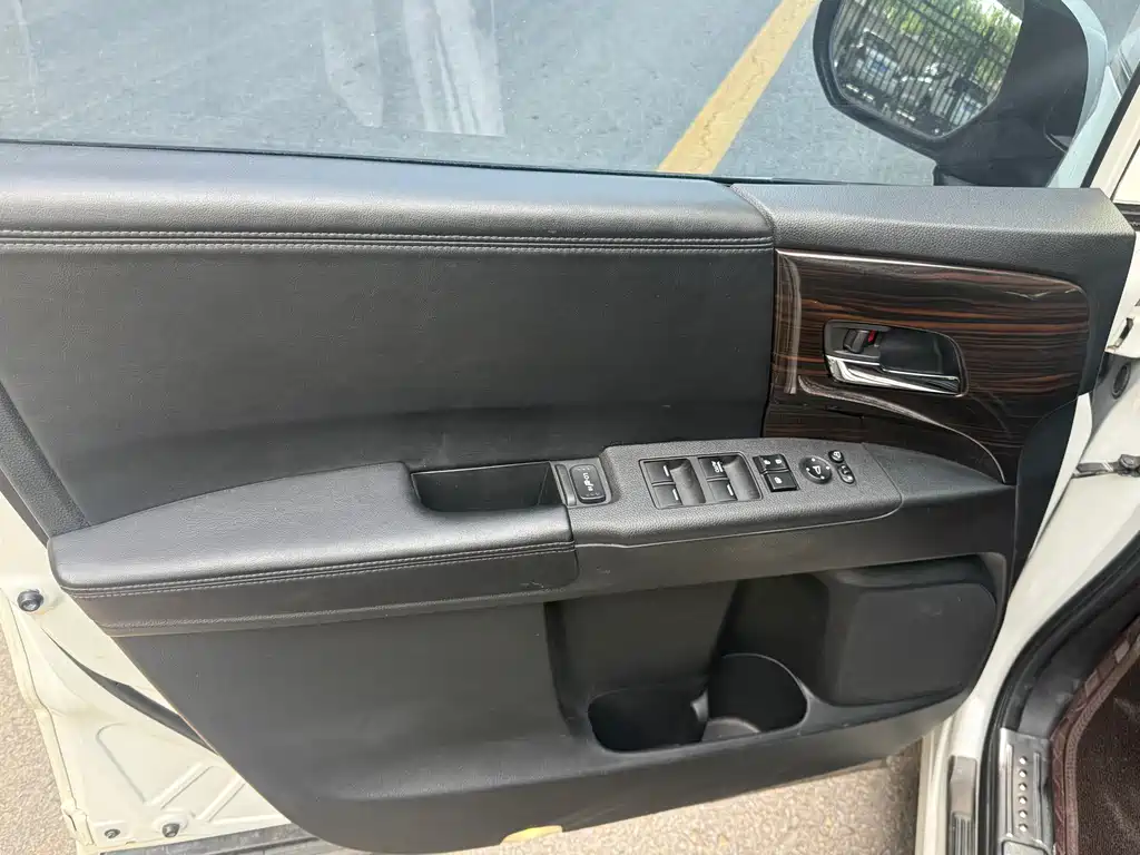 Odyssey 2.4 L Luxury