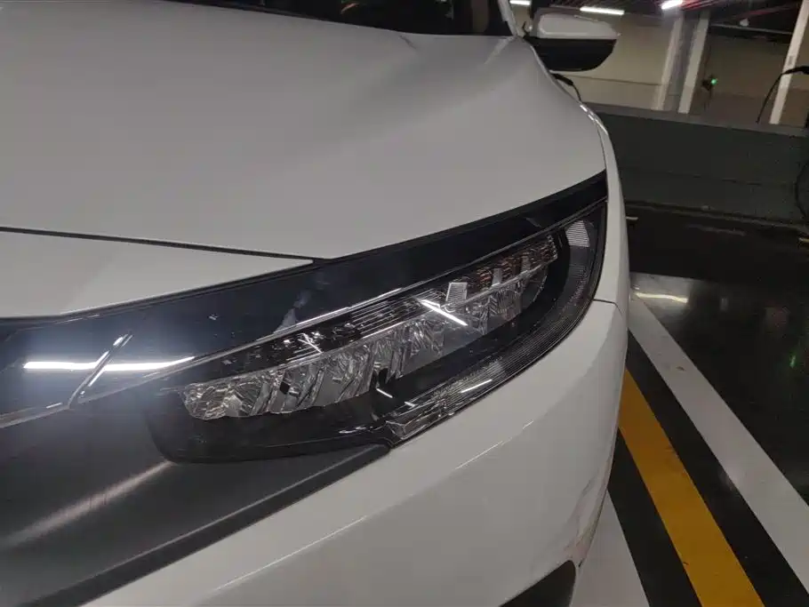 Civic 220 TURBO CVT Distinguished