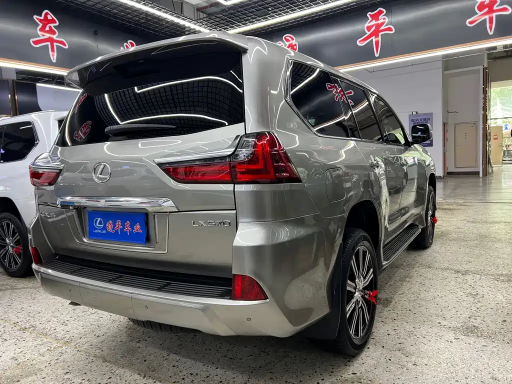 Lexus LX 570 Dynamic Luxury