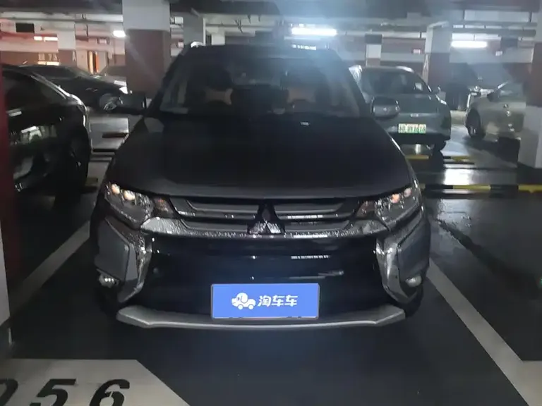 Mitsubishi Outlander 2.4 L 4 WD Elite 5-seat